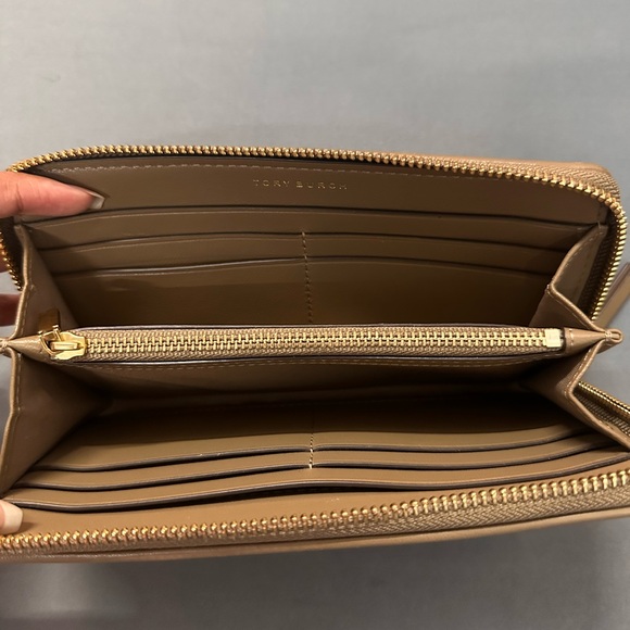 Tory Burch Kira Chevron-Quilt Zip Wallet - Picture 5 of 5